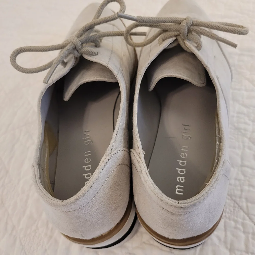 Madden Girl 'Andria' platform wing tip lace-up grey white tan size 6M